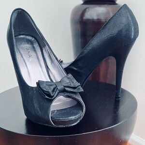 SOLD! Elegant Metallic Black Peep-Toe 4” Heels
